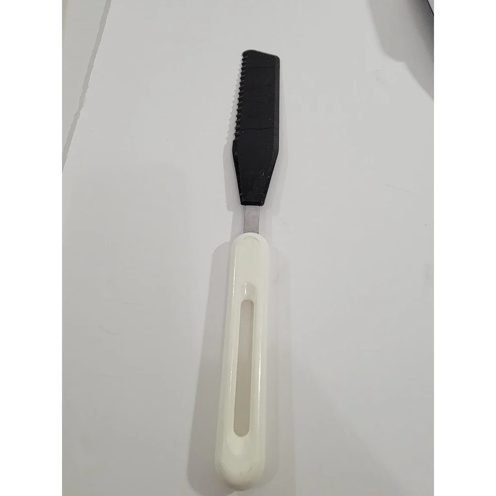 Bonny Nylon Serated Spreader Knife Black White 13
